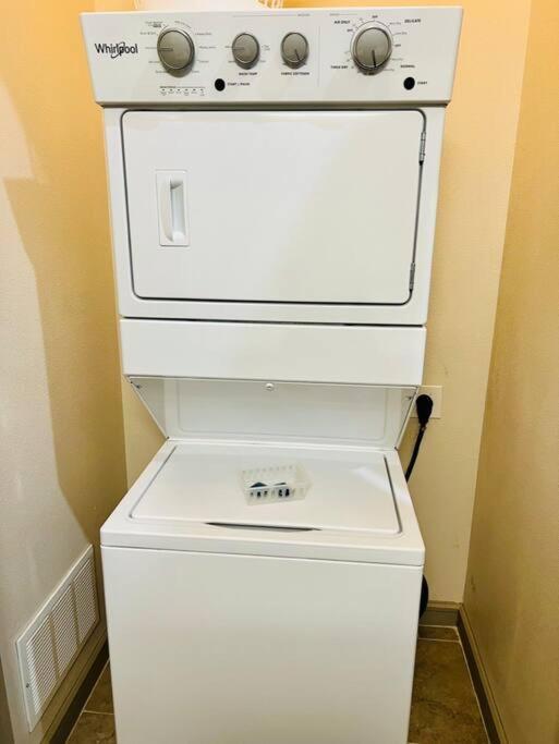 Apto 1 Bed - Kitchen - Free Parking Leilighet Houston Eksteriør bilde