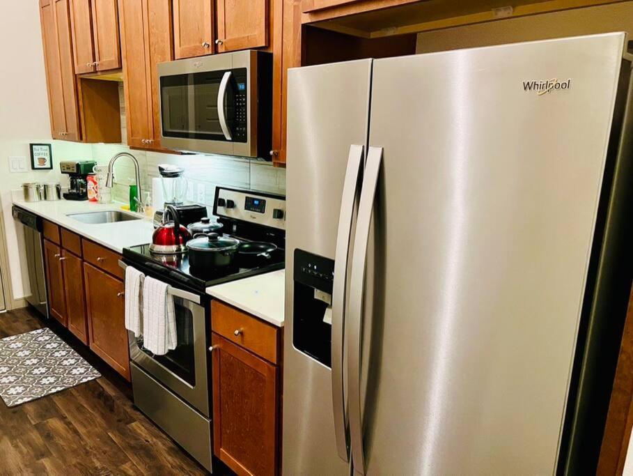 Apto 1 Bed - Kitchen - Free Parking Leilighet Houston Eksteriør bilde